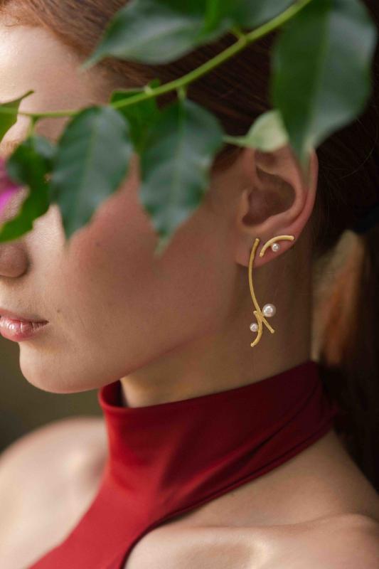 Pendiente Japón cruzado con 4 perlas